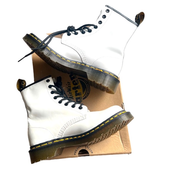 DR. MARTENS | NIB 1460 WOMEN’S SMOOTH LEATHER LACE UP BOOT - Picture 9 of 12